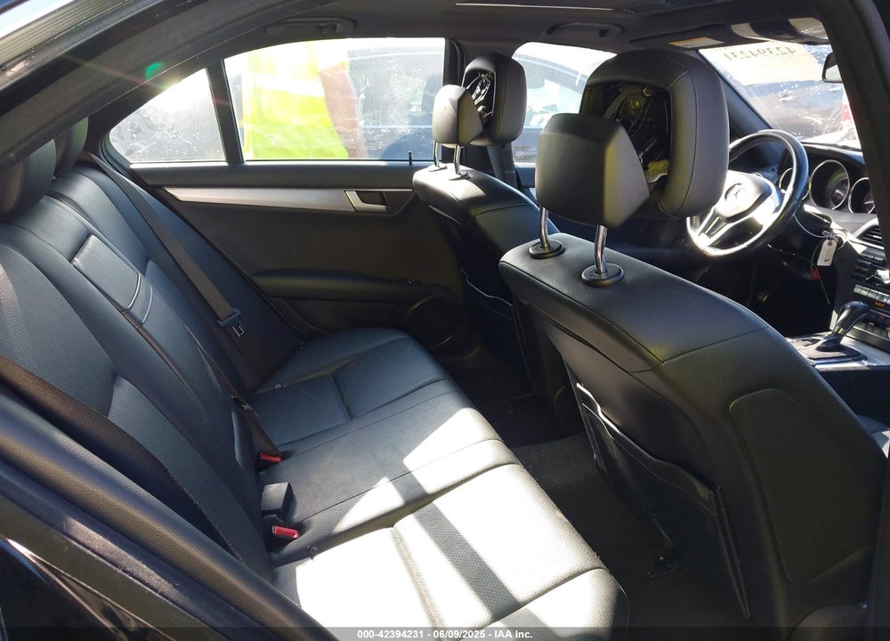 2013 MERCEDES-BENZ C 250 LUXURY/SPORT VIN: WDDGF4HB3DA810612