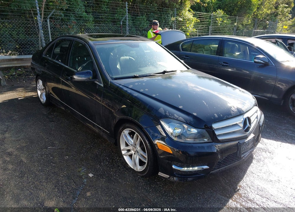 2013 MERCEDES-BENZ C 250 LUXURY/SPORT VIN: WDDGF4HB3DA810612