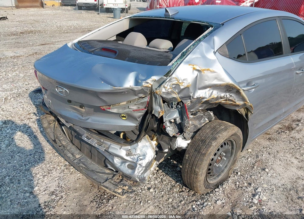 2017 HYUNDAI ELANTRA VIN: 5NPD74LF8HH112001