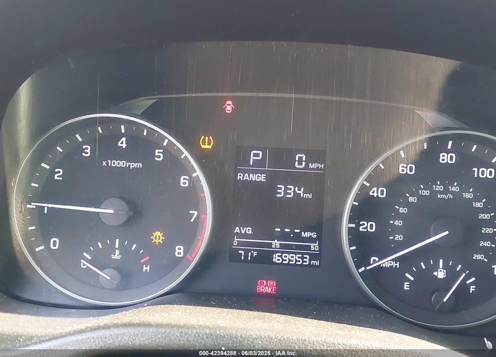 2017 HYUNDAI ELANTRA VIN: 5NPD74LF8HH112001