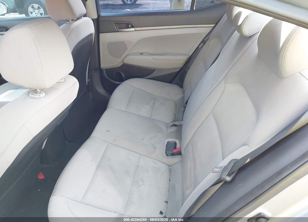 2017 HYUNDAI ELANTRA VIN: 5NPD74LF8HH112001