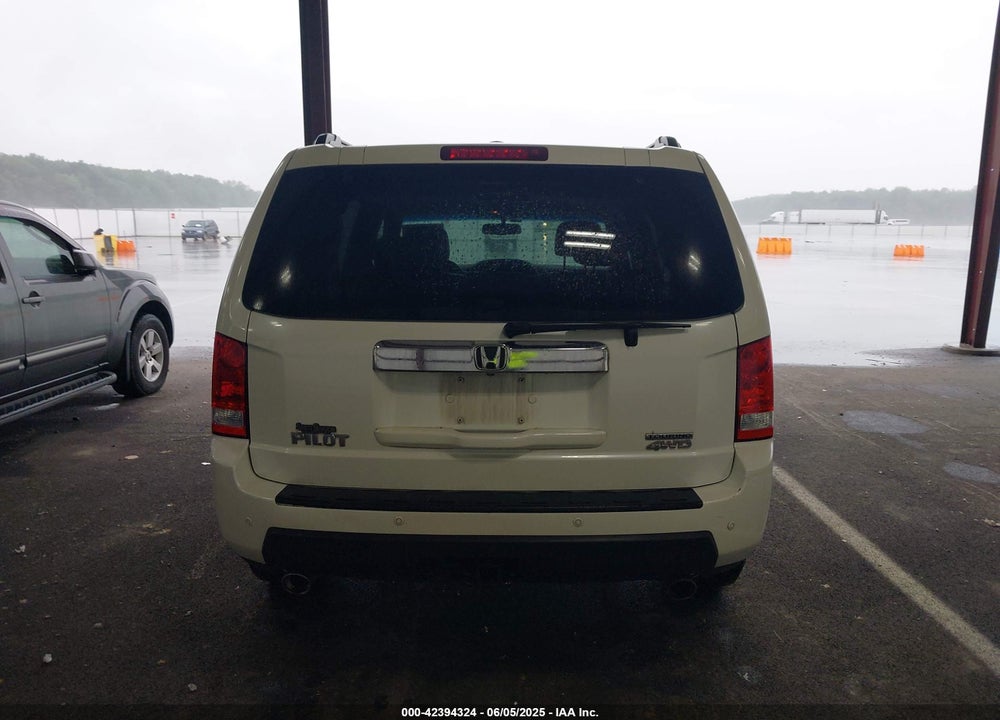2011 HONDA PILOT TOURING VIN: 5FNYF4H99BB035894