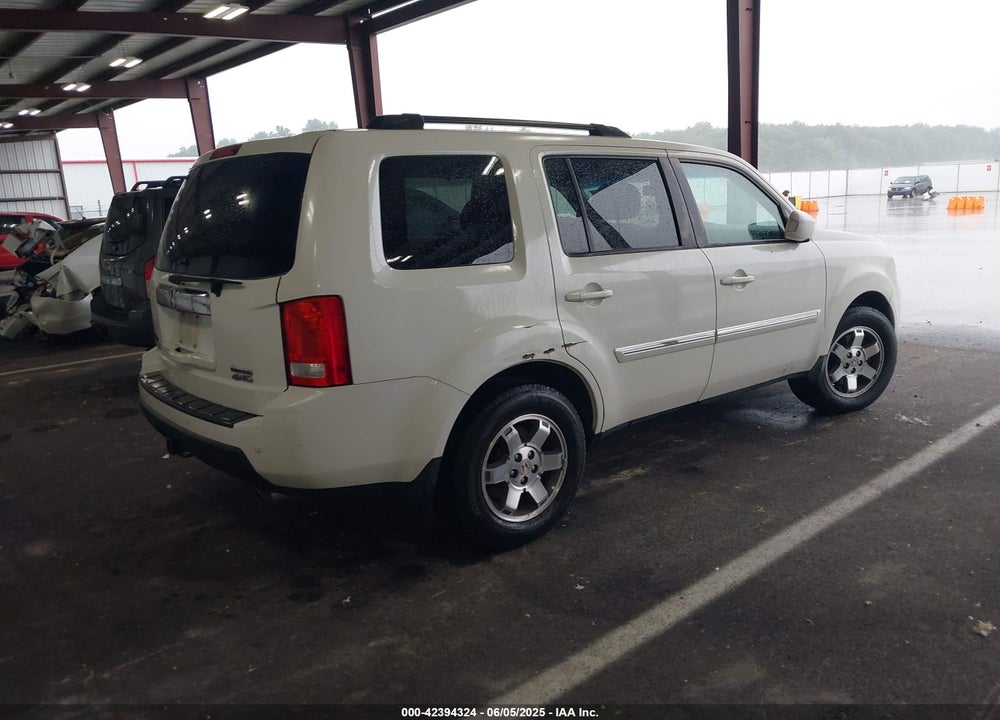 2011 HONDA PILOT TOURING VIN: 5FNYF4H99BB035894