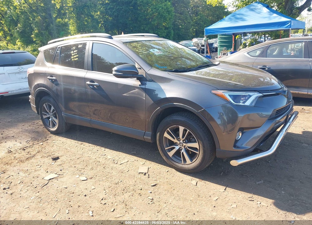 2018 TOYOTA RAV4 XLE VIN: 2T3RFREV1JW735081