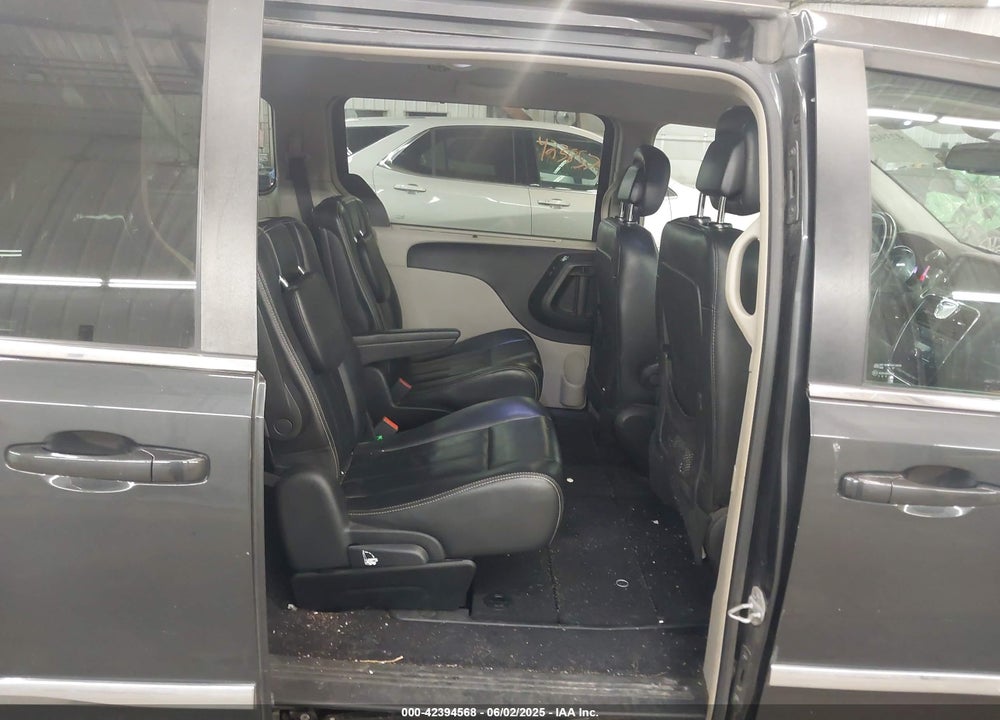 2011 CHRYSLER TOWN & COUNTRY TOURING-L VIN: 2A4RR8DG9BR799394