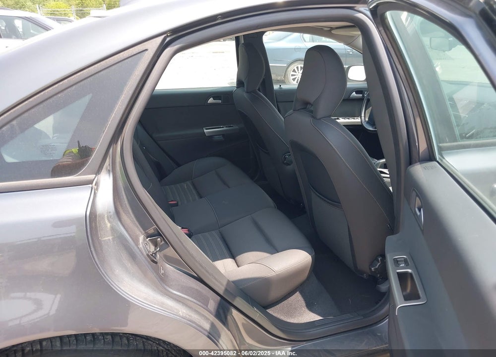 2009 VOLVO S40 2.4I VIN: YV1MS390992434056