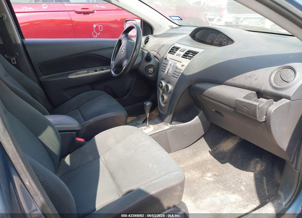 2011 TOYOTA YARIS VIN: JTDBT4K39B1398739