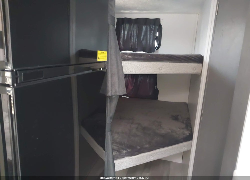 2023 FOREST RIVER TRAVEL TRAILER VIN: 5ZT2SMGC5PN801884