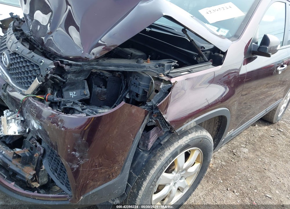 2011 KIA SORENTO VIN: 5XYKTCA18BG120327