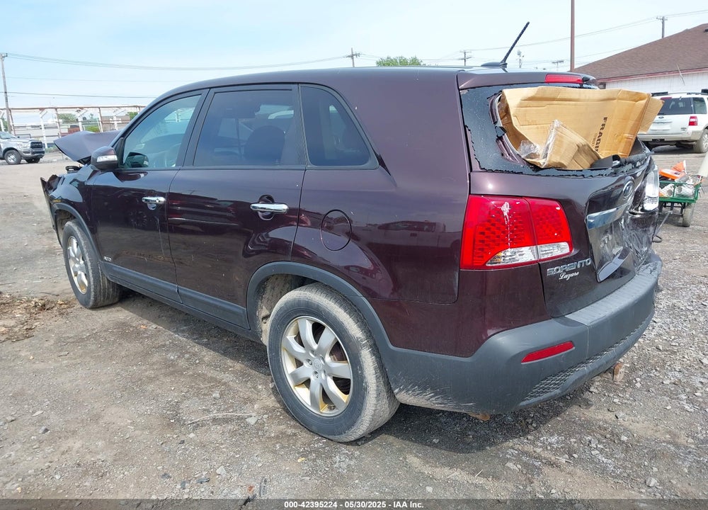 2011 KIA SORENTO VIN: 5XYKTCA18BG120327