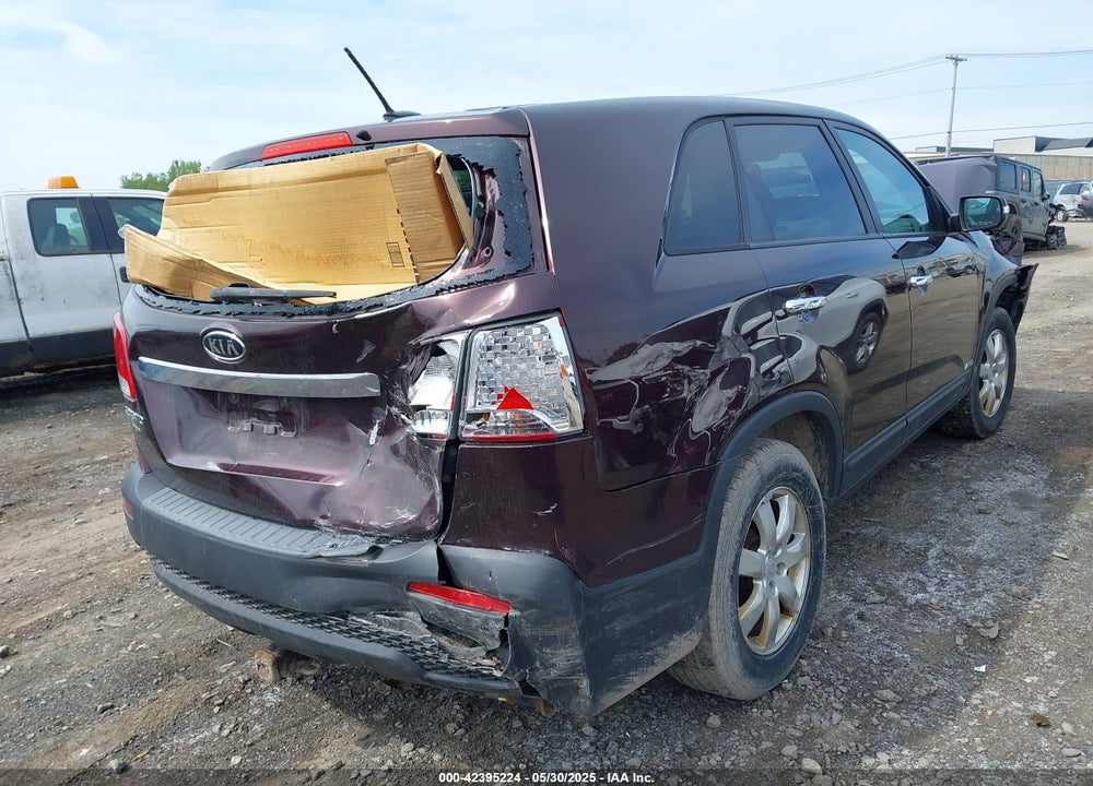 2011 KIA SORENTO VIN: 5XYKTCA18BG120327