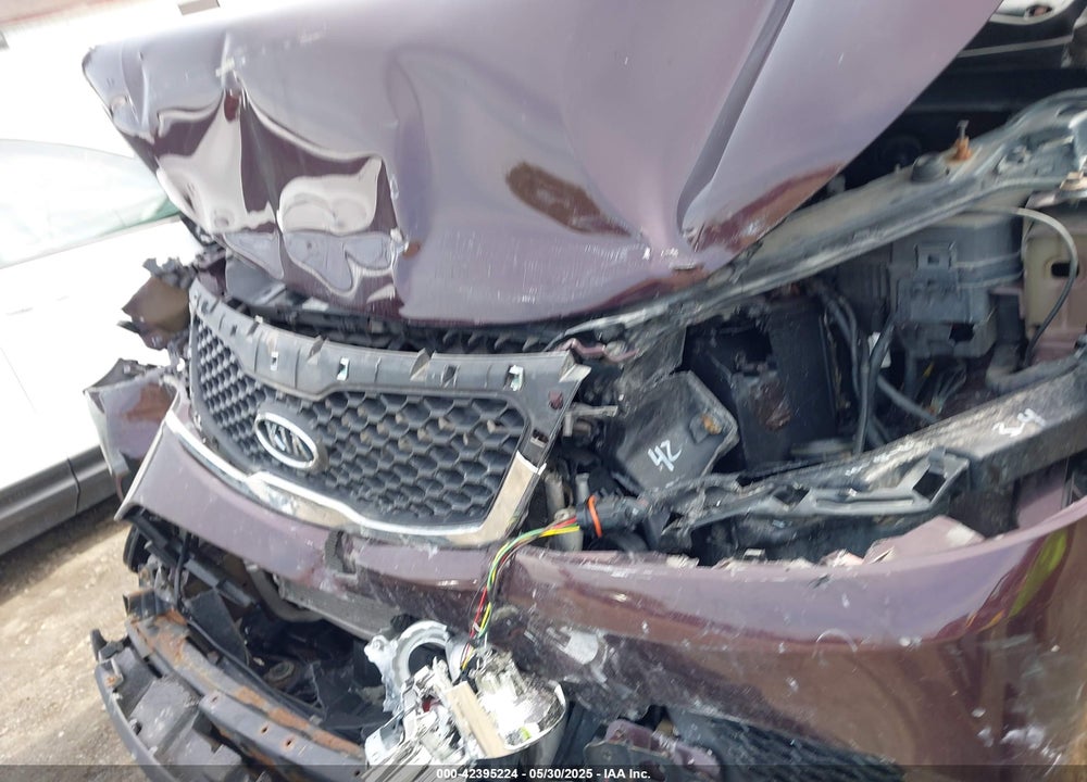 2011 KIA SORENTO VIN: 5XYKTCA18BG120327