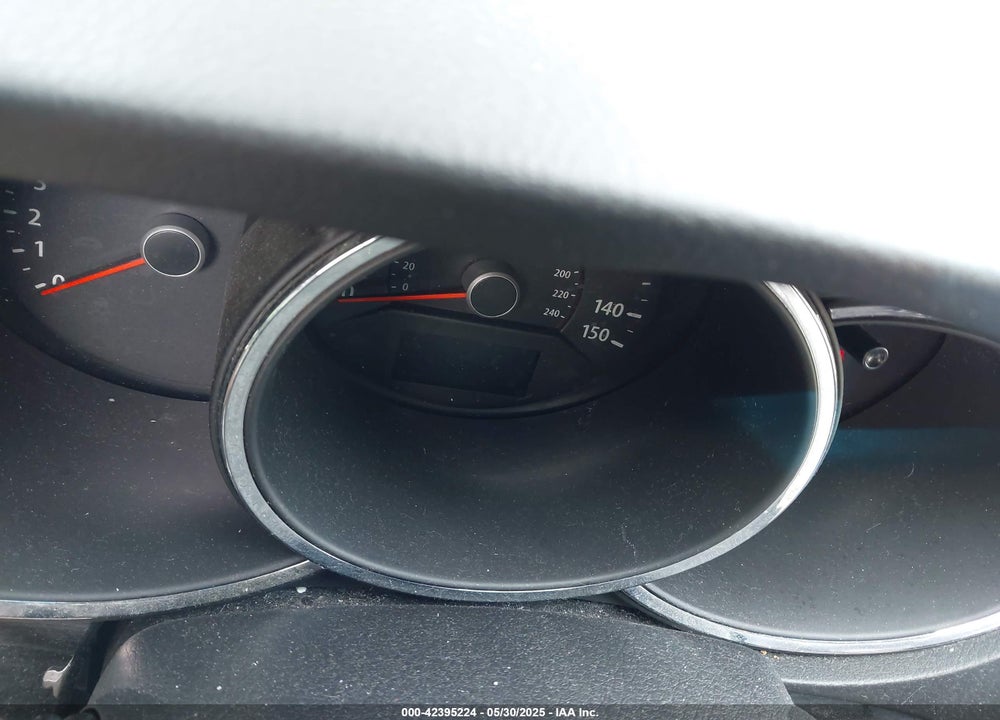 2011 KIA SORENTO VIN: 5XYKTCA18BG120327