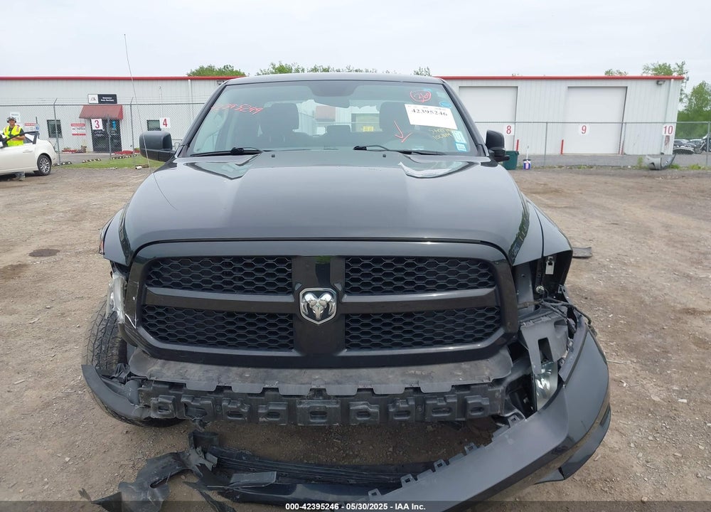 2018 RAM 1500 VIN: 1C6RR7FG7JS167415