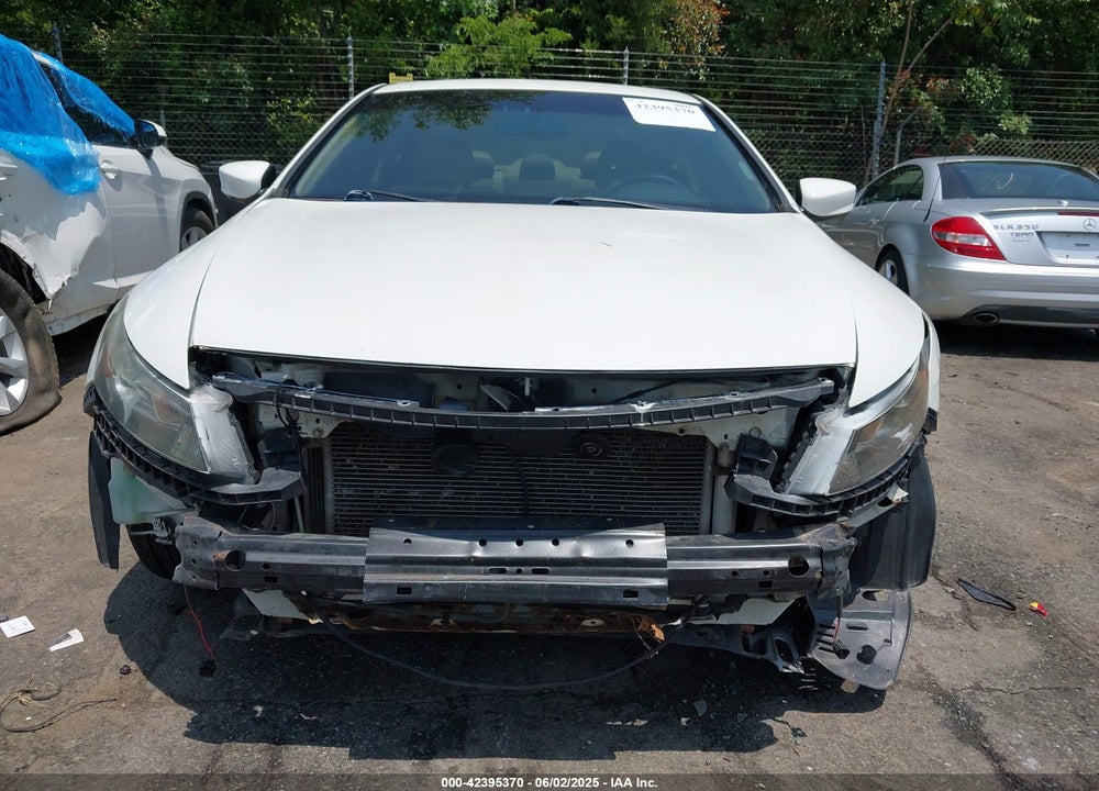 2010 HONDA ACCORD VIN: 1HGCS1B84AA004372