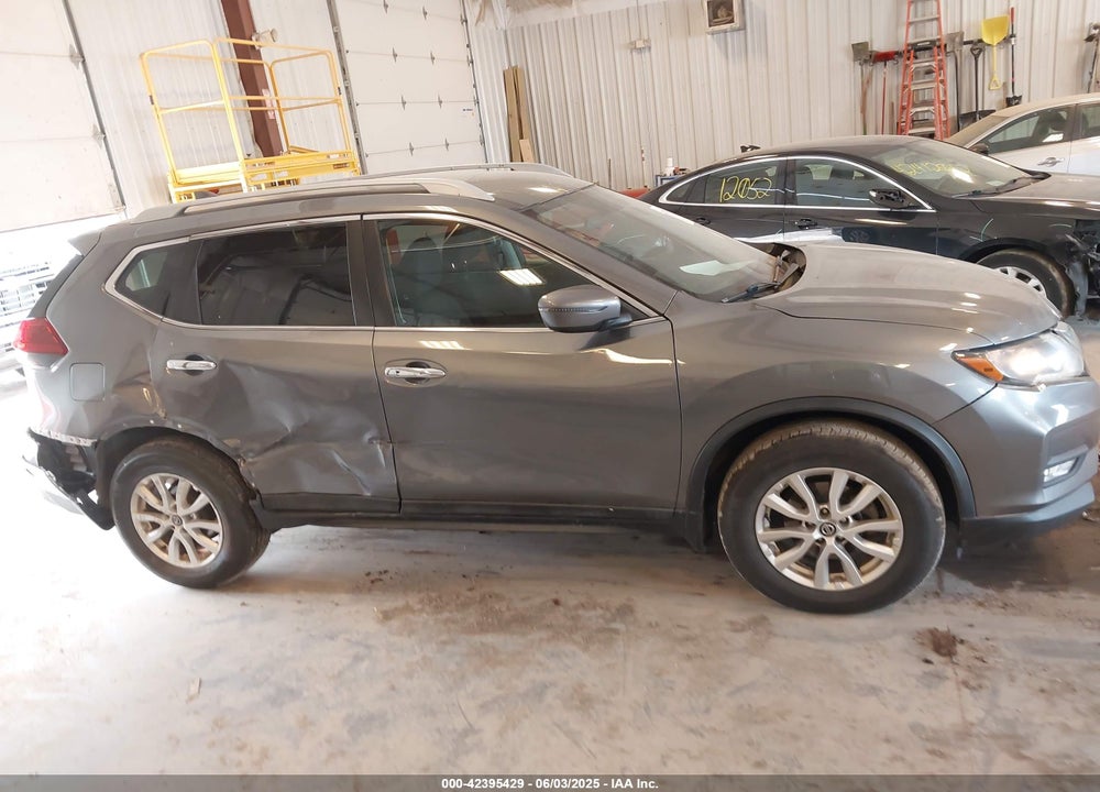 2018 NISSAN ROGUE VIN: 5N1AT2MV0JC702568