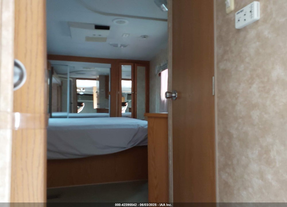 2005 5TH WHEEL OTHER VIN: 1SN300R205A000933