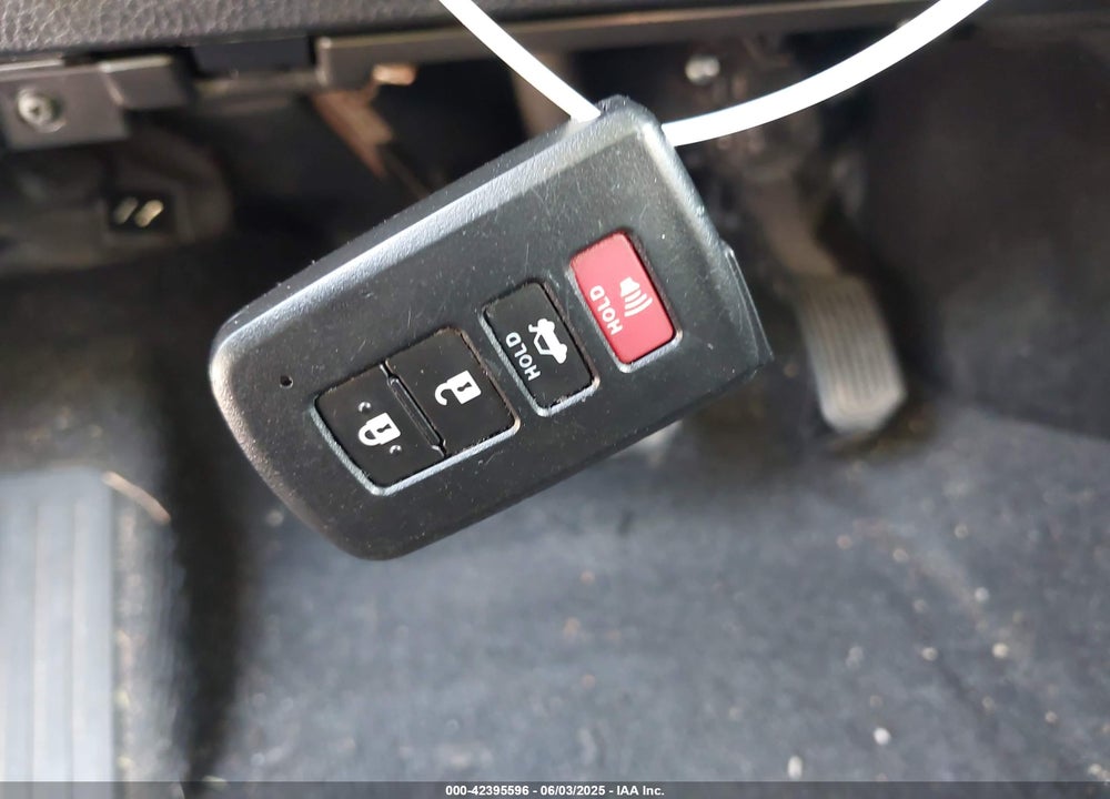 2018 TOYOTA RAV4 VIN: 2T3RFREV5JW712483