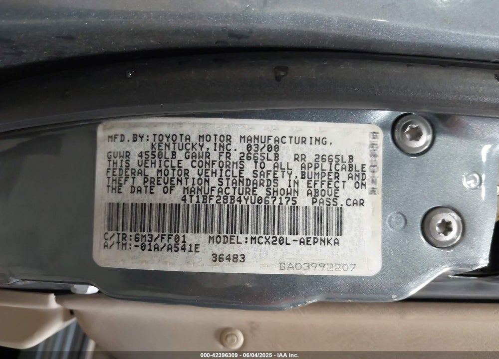 2000 TOYOTA AVALON XL VIN: 4T1BF28B4YU067175