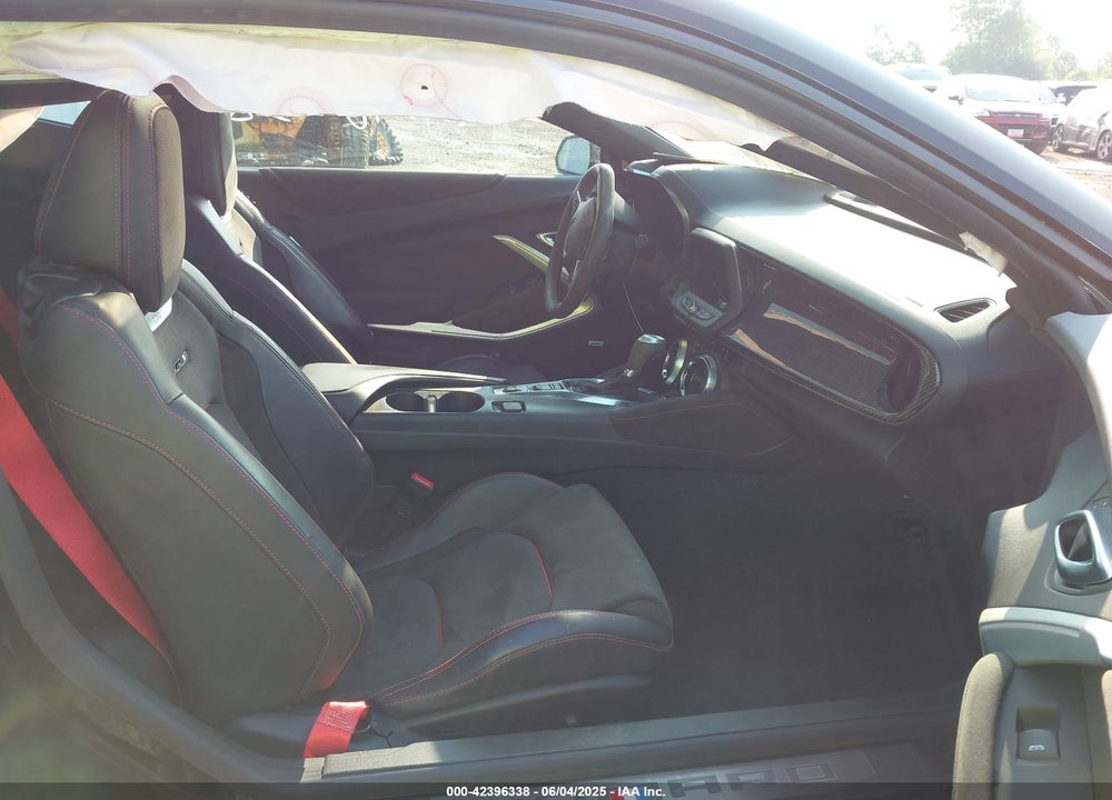 2018 CHEVROLET CAMARO VIN: 1G1FK1R65J0128309
