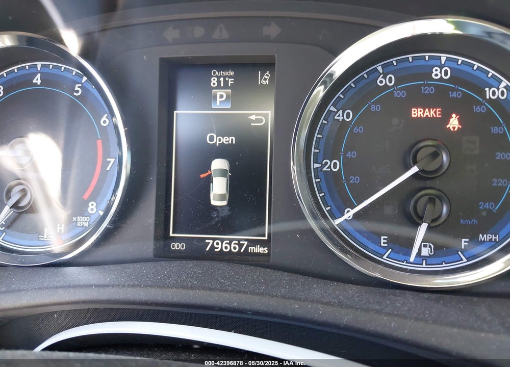 2018 TOYOTA COROLLA XLE VIN: 5YFBURHEXJP788200