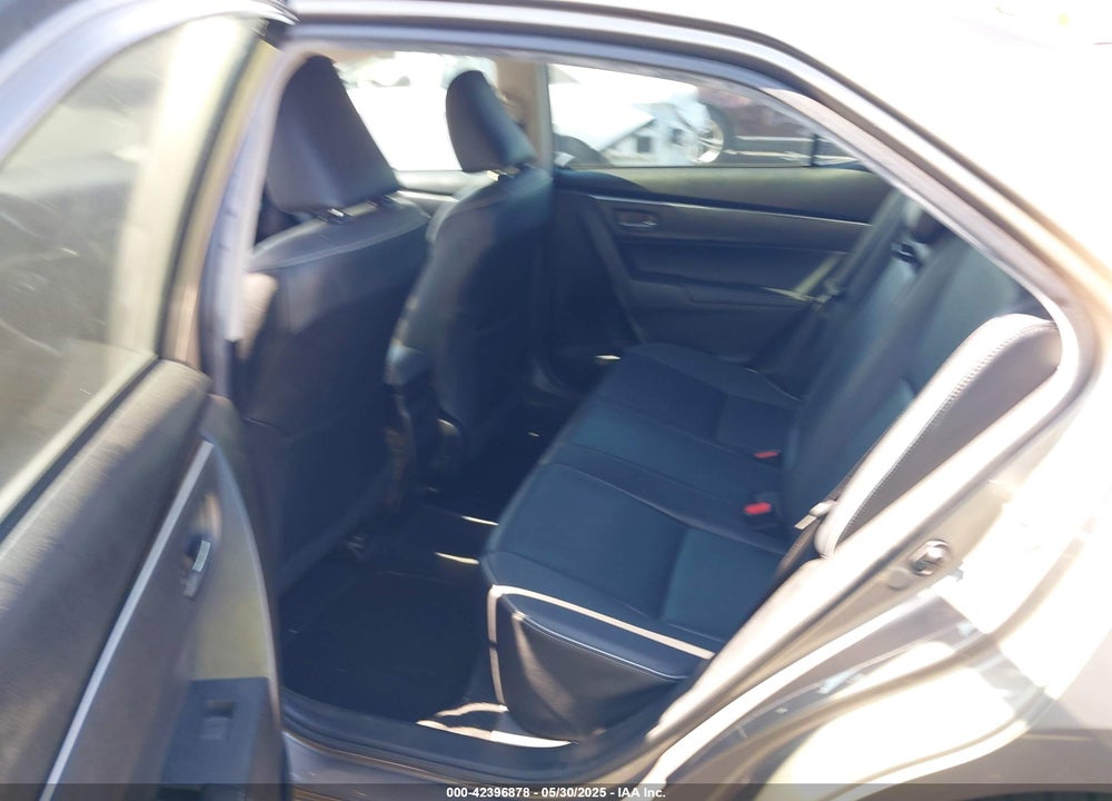 2018 TOYOTA COROLLA XLE VIN: 5YFBURHEXJP788200