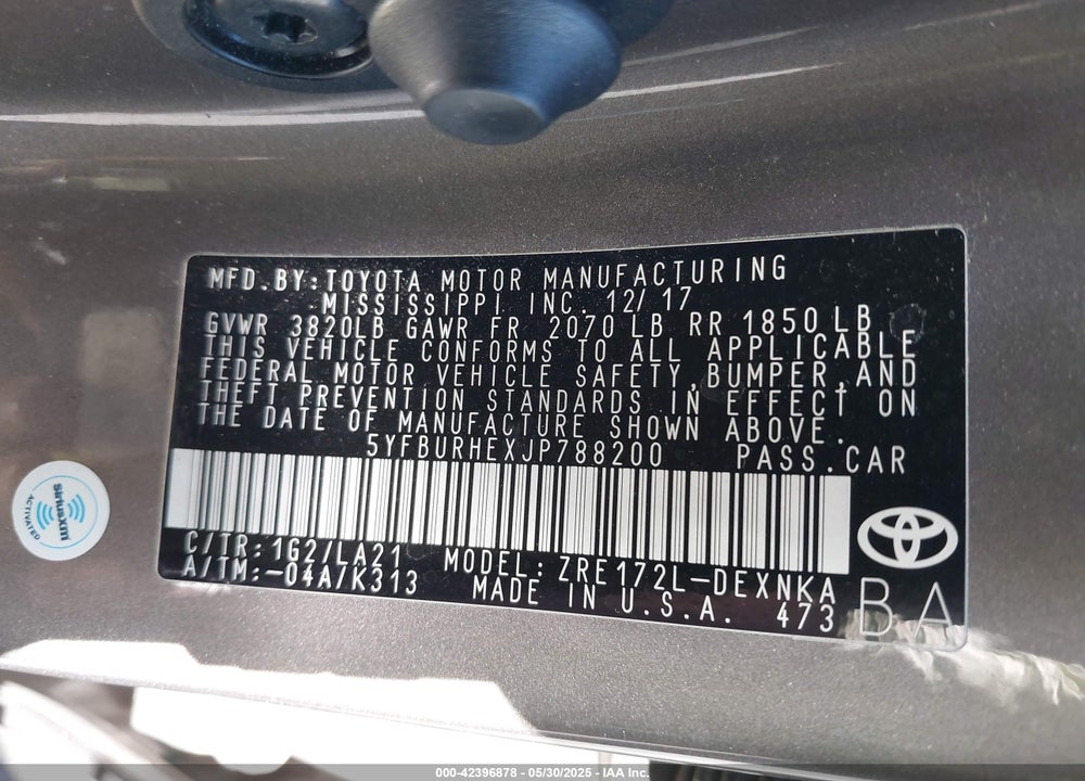 2018 TOYOTA COROLLA XLE VIN: 5YFBURHEXJP788200