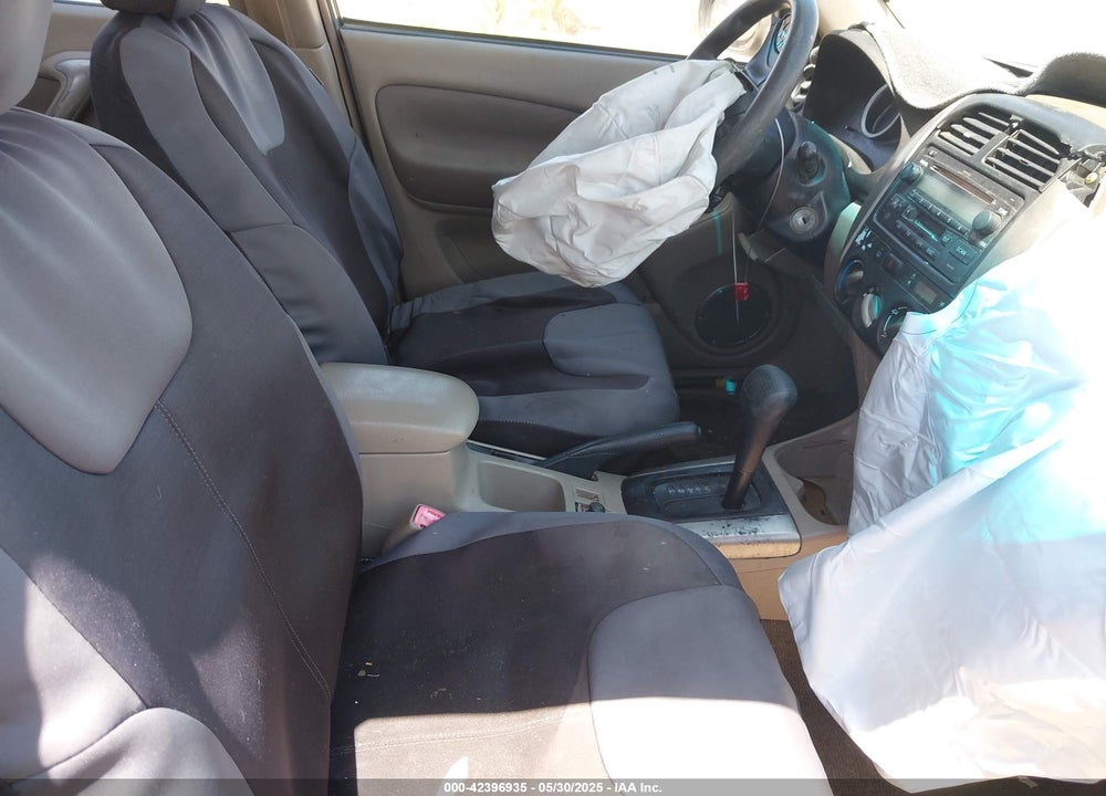 2004 TOYOTA RAV4 VIN: JTEGD20V040044561