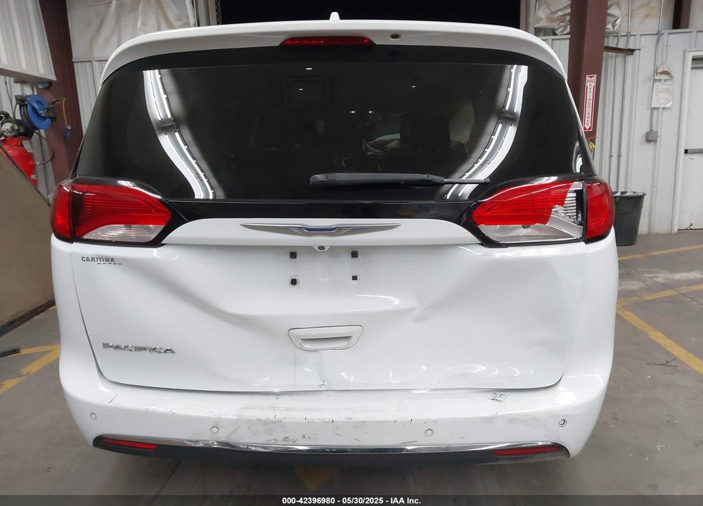 2017 CHRYSLER PACIFICA TOURING L VIN: 2C4RC1BG1HR683133