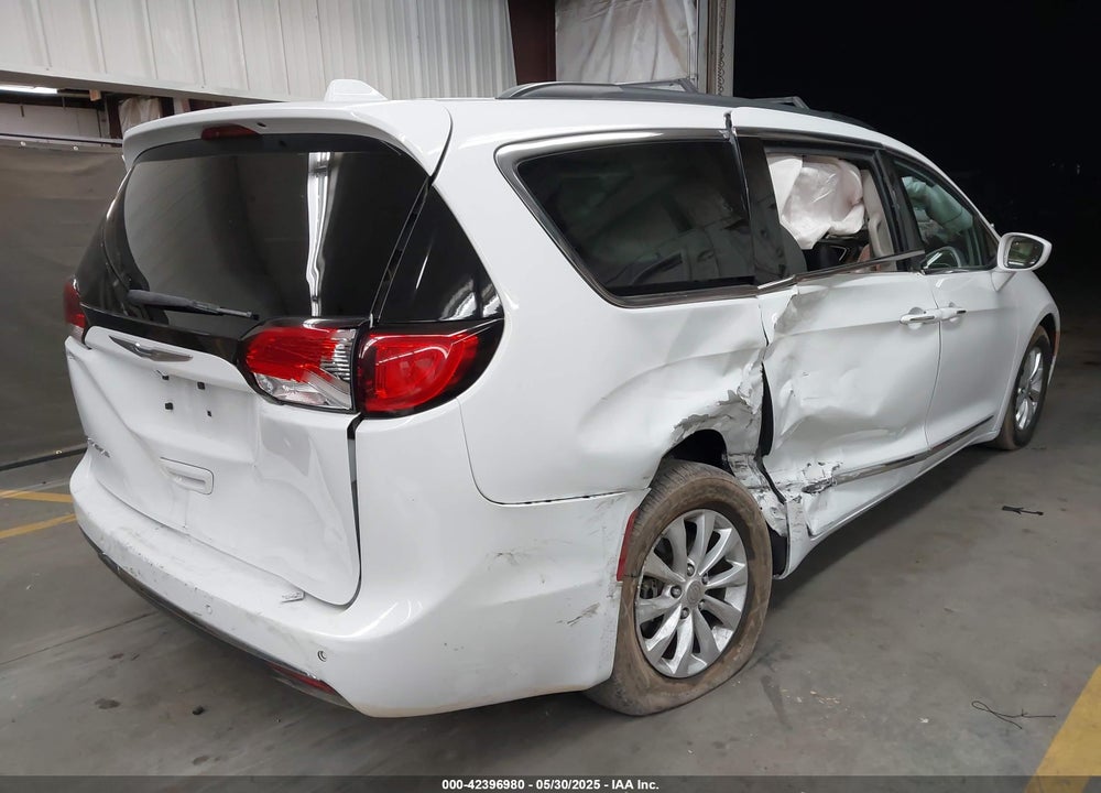2017 CHRYSLER PACIFICA TOURING L VIN: 2C4RC1BG1HR683133