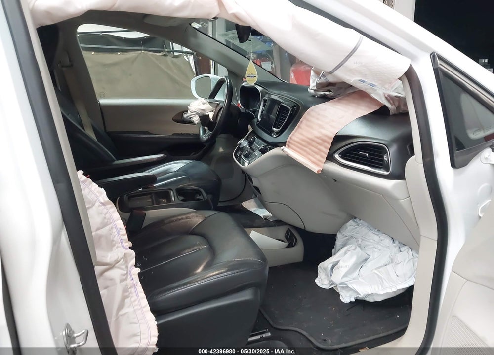 2017 CHRYSLER PACIFICA TOURING L VIN: 2C4RC1BG1HR683133