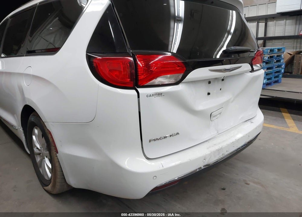 2017 CHRYSLER PACIFICA TOURING L VIN: 2C4RC1BG1HR683133