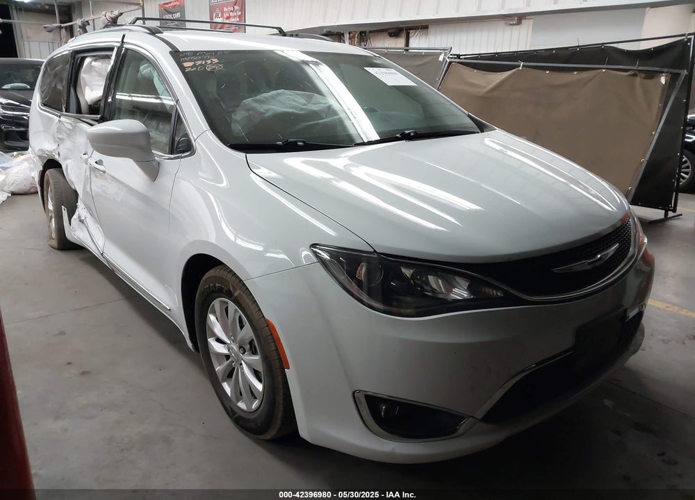 2017 CHRYSLER PACIFICA TOURING L VIN: 2C4RC1BG1HR683133
