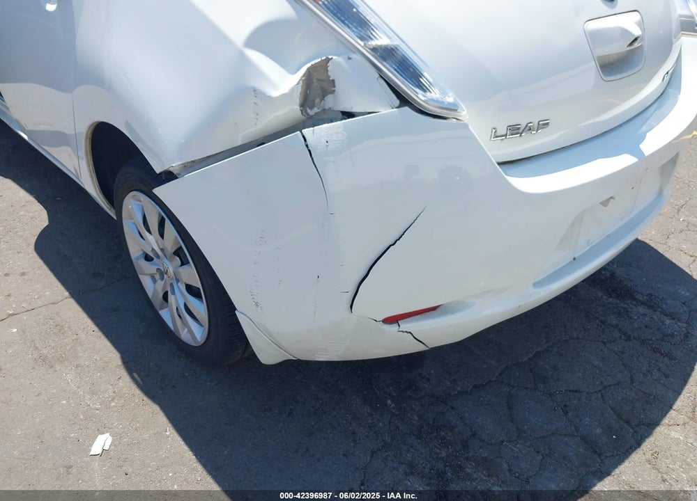 2015 NISSAN LEAF S VIN: 1N4AZ0CP8FC303950