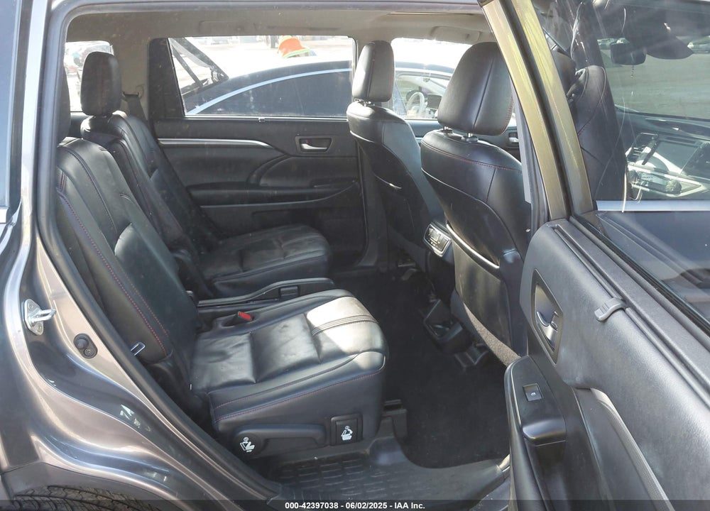2019 TOYOTA HIGHLANDER VIN: 5TDKZRFH3KS568744