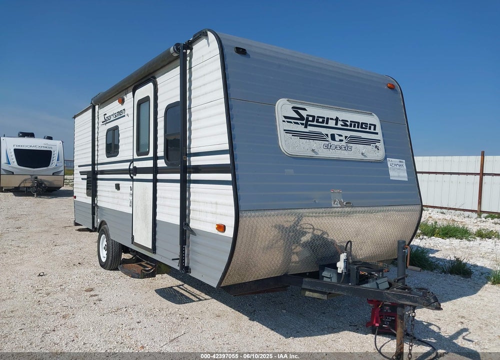 2016 KEYSTONE --- VIN: 4EZTK1919G4077282