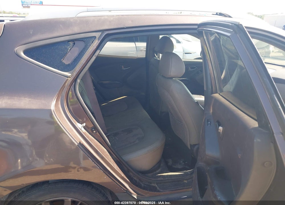 2014 HYUNDAI TUCSON SE VIN: KM8JU3AG6EU895401