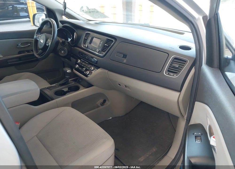 2017 KIA SEDONA VIN: KNDMA5C15H6258927