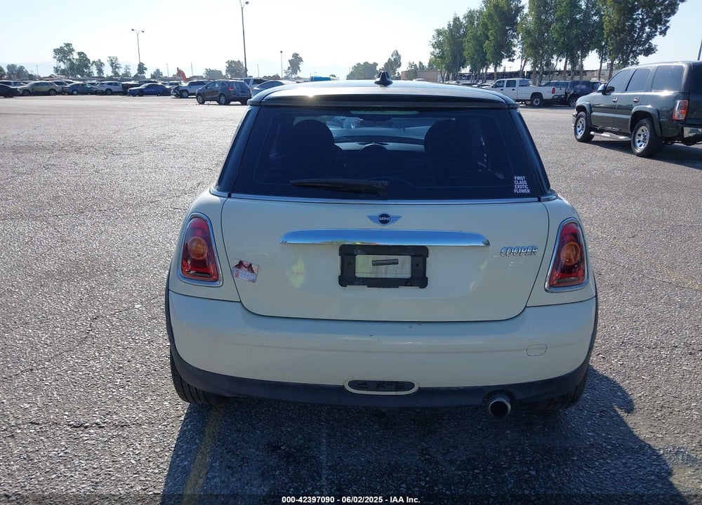 2010 MINI COOPER VIN: WMWMF3C52ATZ62130