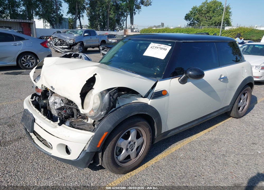 2010 MINI COOPER VIN: WMWMF3C52ATZ62130