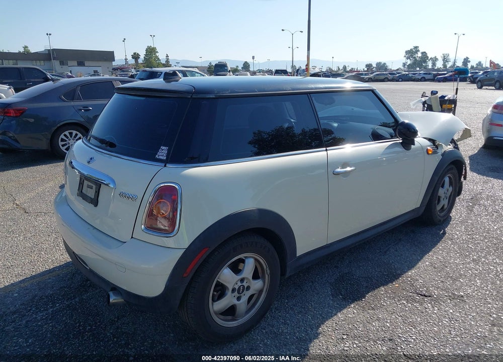 2010 MINI COOPER VIN: WMWMF3C52ATZ62130