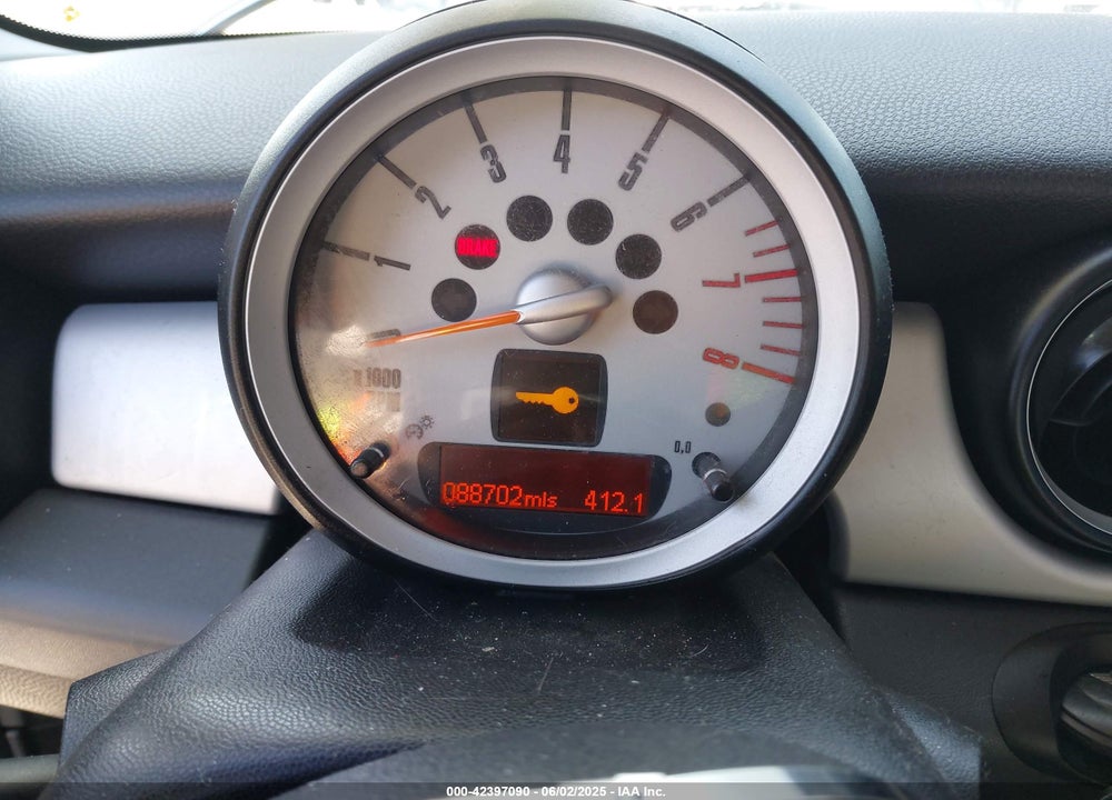 2010 MINI COOPER VIN: WMWMF3C52ATZ62130