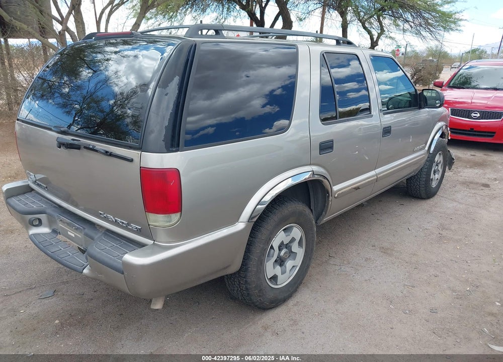 2002 CHEVROLET BLAZER LS VIN: 1GNDT13W32K218169