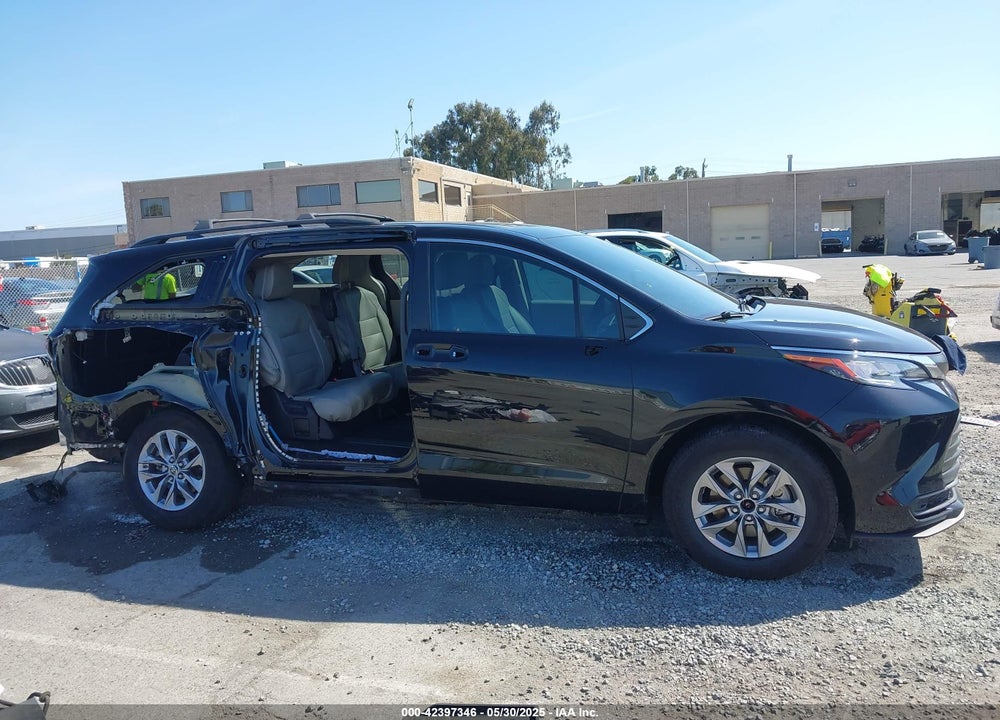 2022 TOYOTA SIENNA VIN: 5TDBRKEC0NS102741