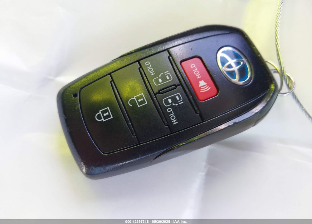2022 TOYOTA SIENNA VIN: 5TDBRKEC0NS102741