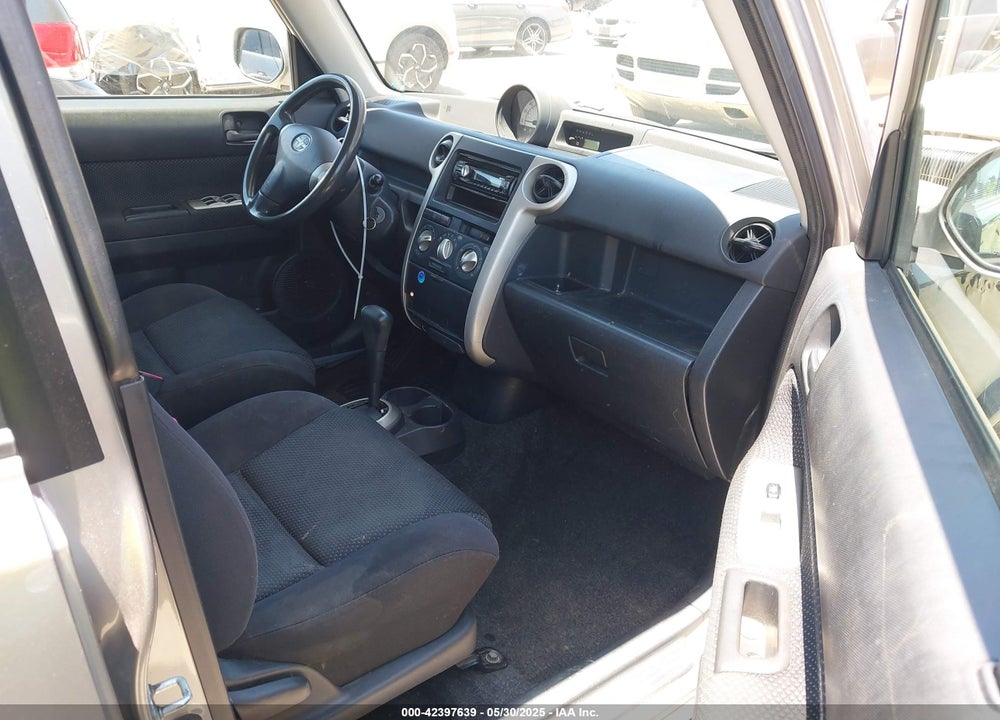 2005 SCION XB VIN: JTLKT324954027428