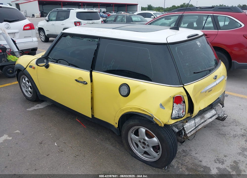 2005 MINI COOPER VIN: WMWRC33505TK62367