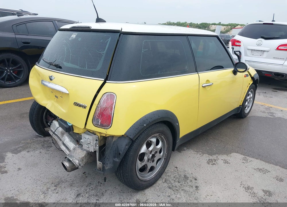 2005 MINI COOPER VIN: WMWRC33505TK62367