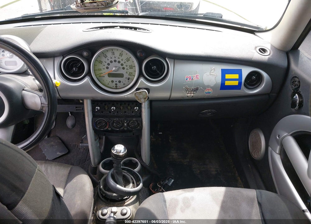 2005 MINI COOPER VIN: WMWRC33505TK62367