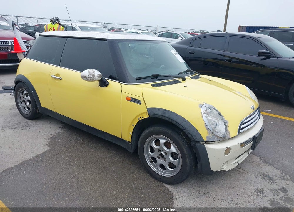 2005 MINI COOPER VIN: WMWRC33505TK62367